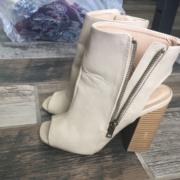 Nude Wedges - Picture 1 of 3